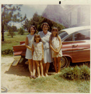 auntlillianandthesisters.jpg
