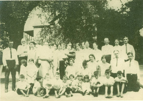 grandmotherviolacapitolaleehinelyfamilyreunion.jpg