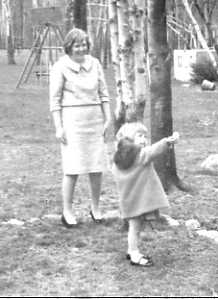 mommeeaster080.jpg